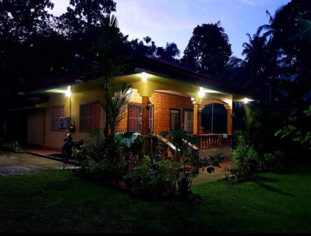 Paco'S Garden Home Stay Mambajao Zewnętrze zdjęcie